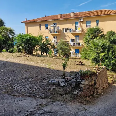 Vakantiehuis Le Ghiaie - *